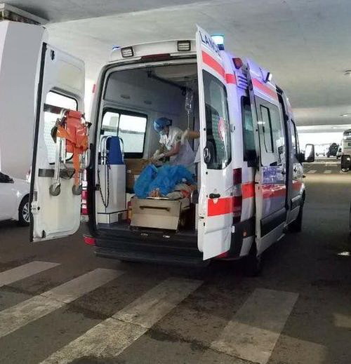 广东三九脑科医院租救护车到济南市中医医院正规救护车出租