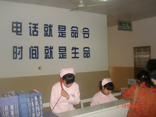 普宁市人民医院租用私人救护车到克拉玛依市中心医院急救车出租