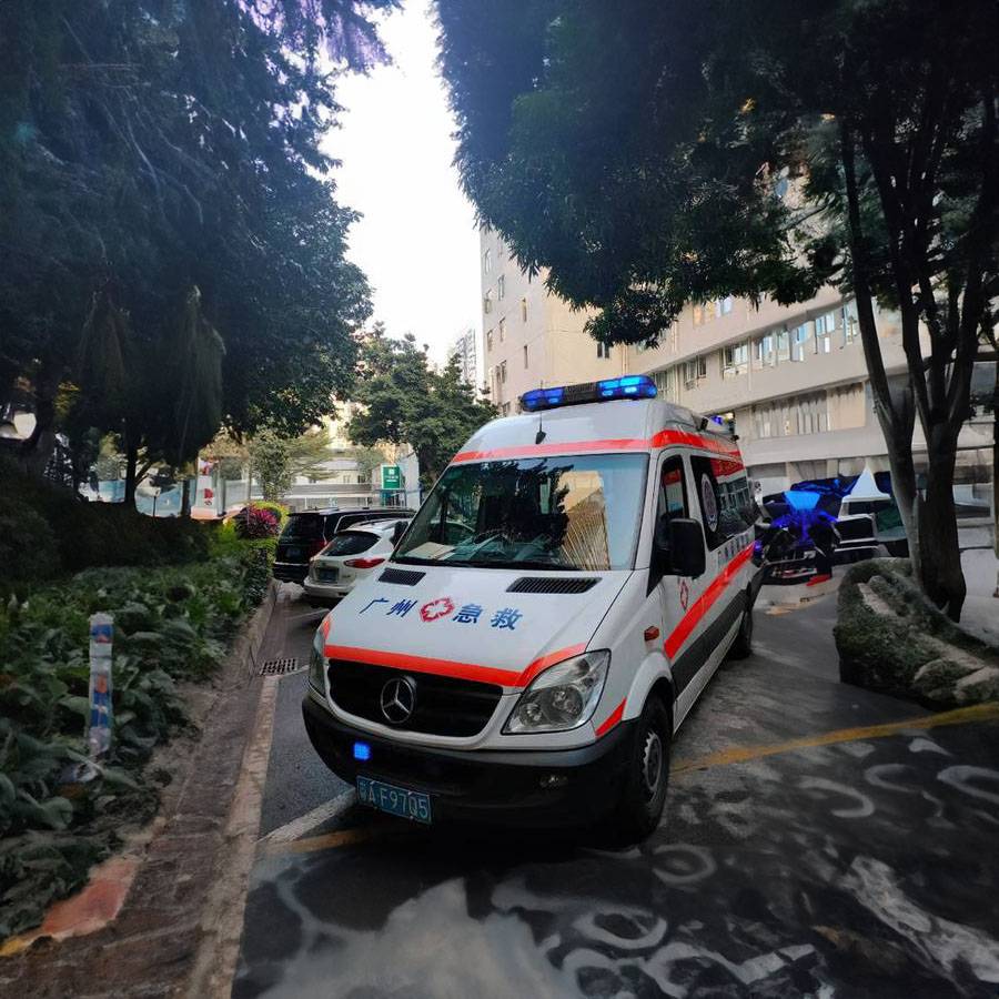 广州市慈善医院预约私人救护车租赁到重庆医科大学附属医院救护车电话