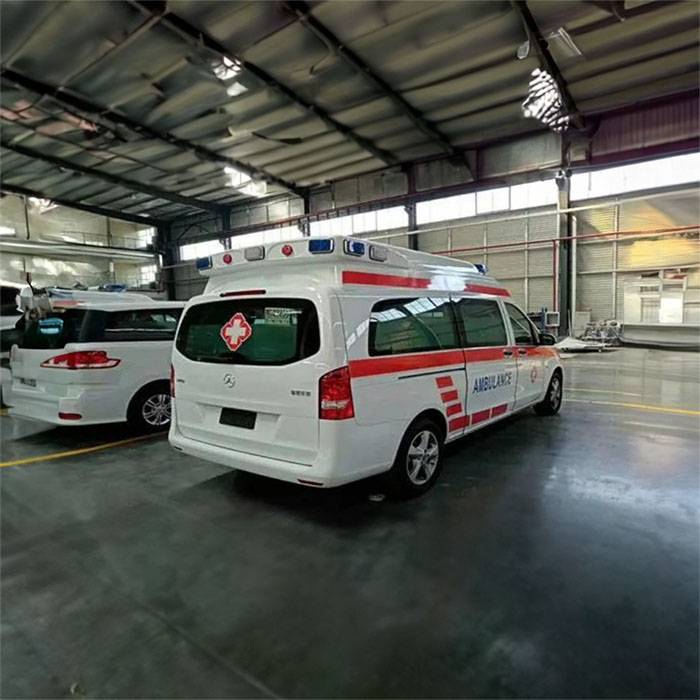 2023年广东深圳龙华租赁私人救护车联系方式 120出租联系电话 急救车出租多少钱救护车租车收费标准