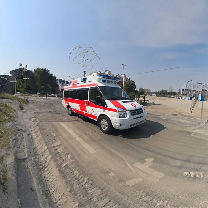 中国人民解放军五七医院租用私人救护车护送到兰州大学附属医院长途救护车