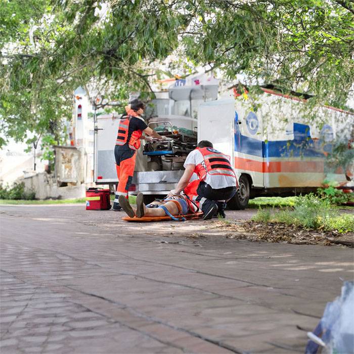 2023年广东省深圳龙华区租赁救护车电话 120出租电话号码 120租赁收费私人救护车租车多少钱