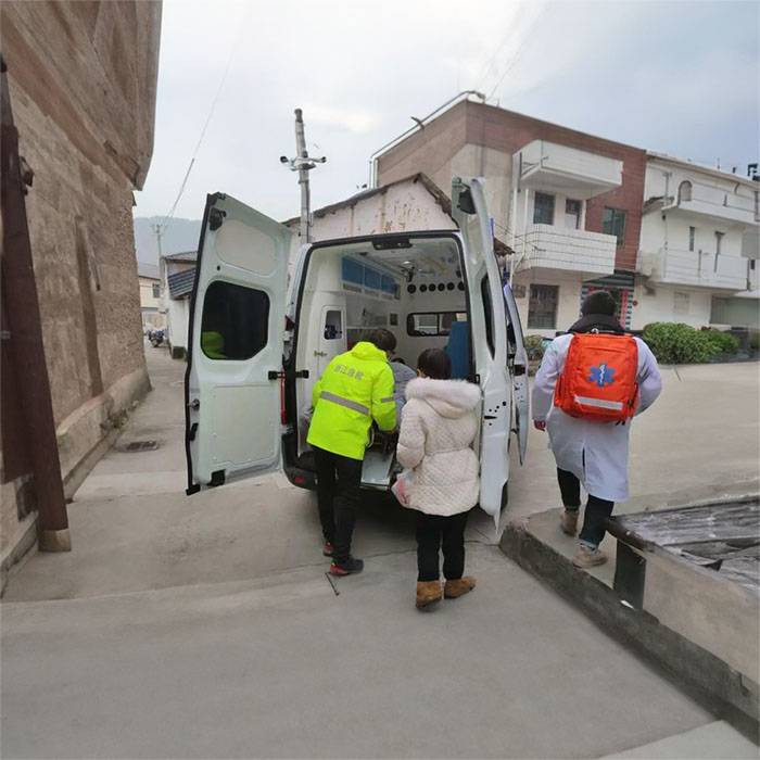 广医二院租救护车护送到重庆市第二人民医院救护车出租