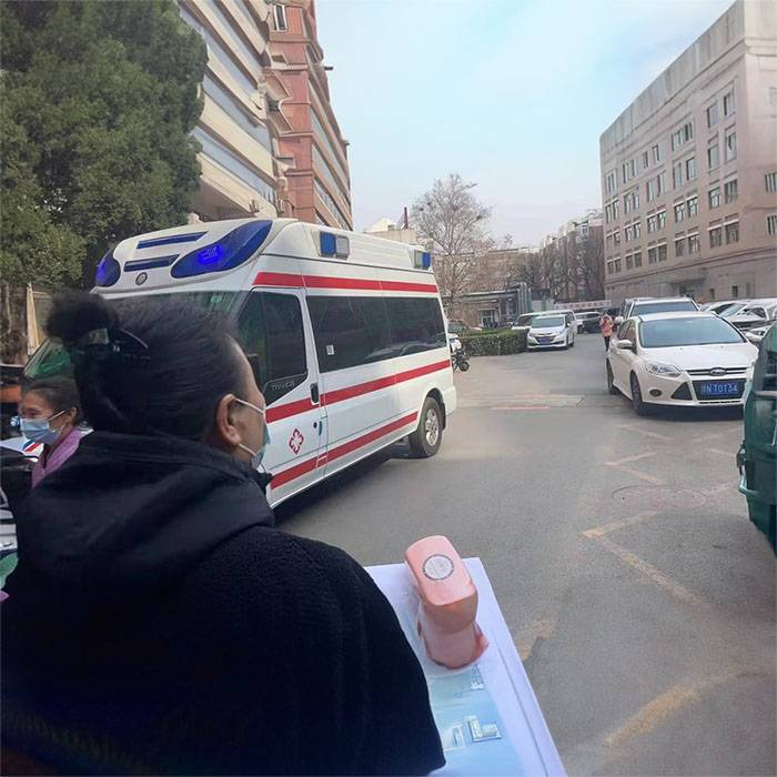 广39脑科医院租赁私家救护车到深圳市人民医院长途救护车电话