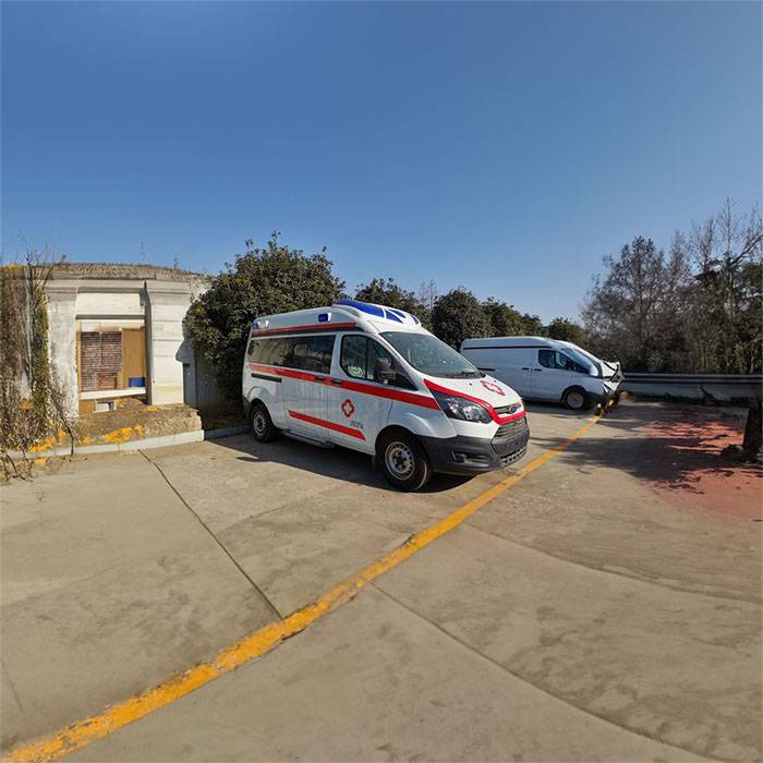 广州中医药大学附属医院120私人救护车租赁到乌鲁木齐市友谊医院（乌鲁木齐市第三医院）救护车到医院多少钱