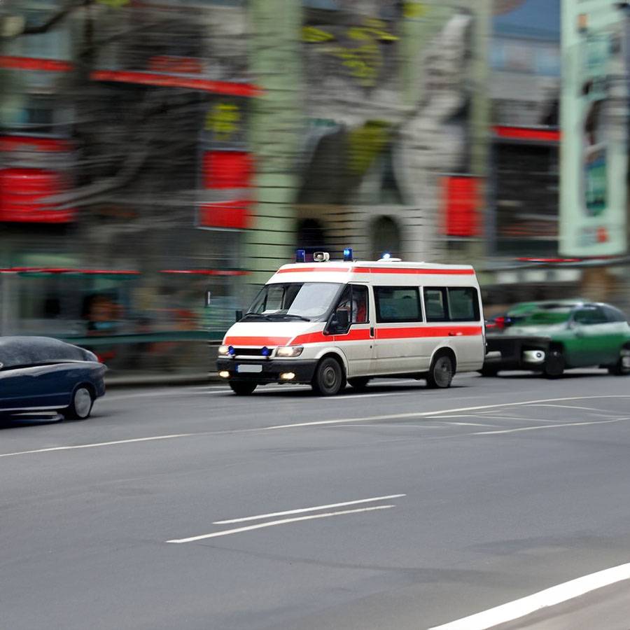 2023年广东深圳宝安区出租私人救护车 急救车出租电话 私人救护车出租费用救护车租赁收费标准