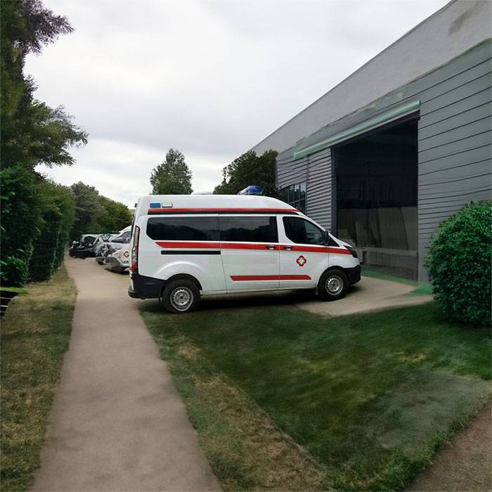 深圳市中心医院租私家救护车转院到峰峰集团公司总医院出租长途救护车