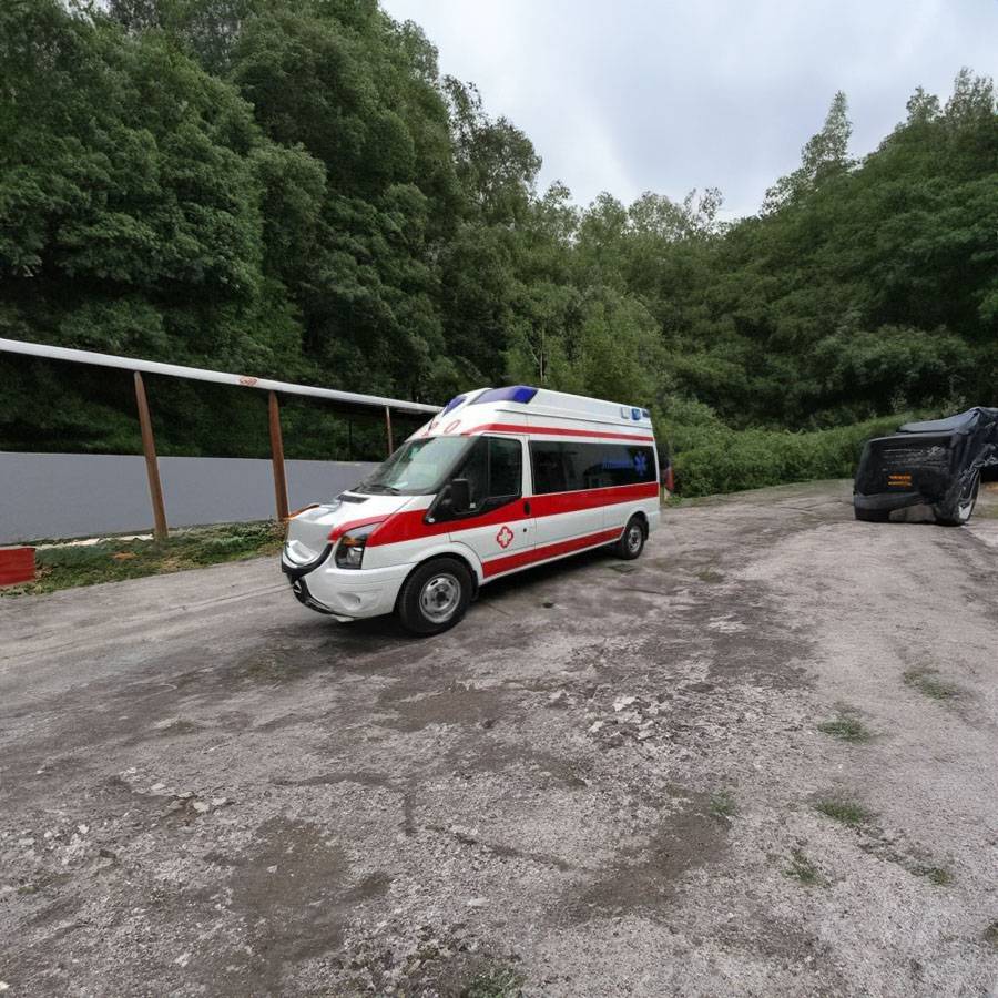 广东中山一院租用私人救护车护送到信阳市中心医院（信阳地区人民医院）市救护车电话