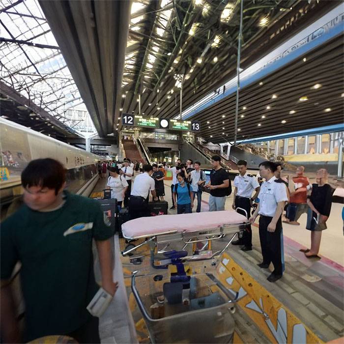 佛山市第四人民医院租私家救护车转院到焦作市第二人民医院租救护车电话