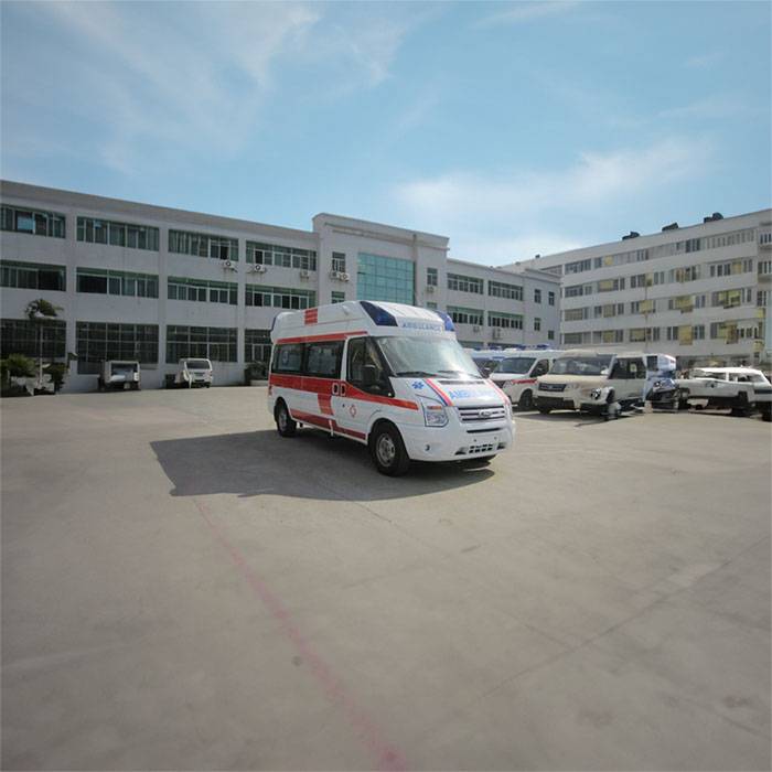 广东肇庆市人民医院租私人救护车到新疆医科大学附属肿瘤医院一部救护车大概多少钱