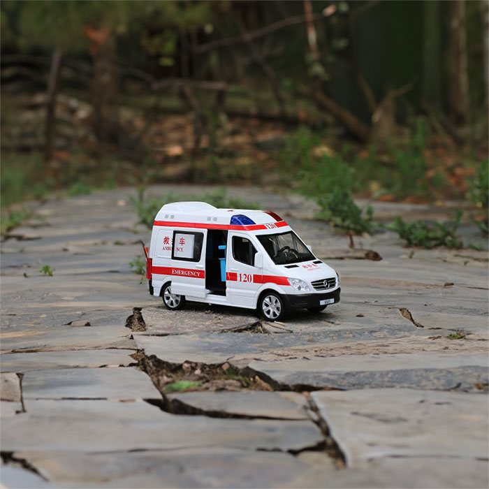 2024年深圳坪山租赁私人救护车电话 救护车出租联系方式 急救车租赁收费标准转院费一般多少钱