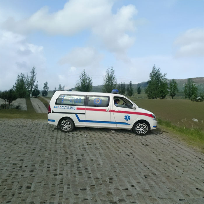 2024年深圳120救护车租赁出院返乡到江门市蓬江区私人救护车电话号码