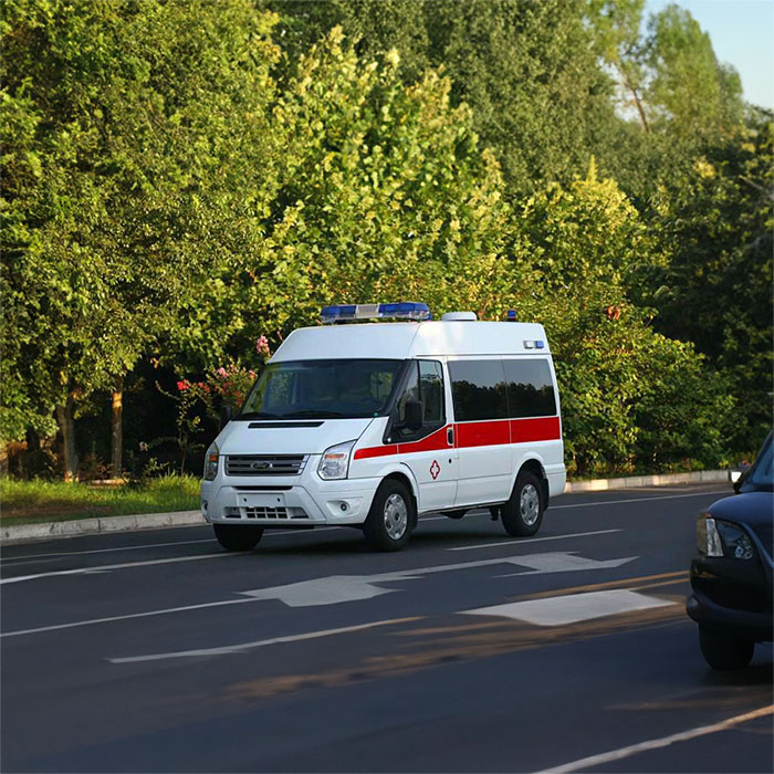 广东深圳市人民医院租赁私人救护车到昆明医学院附属医院(云大医院)长途救护车