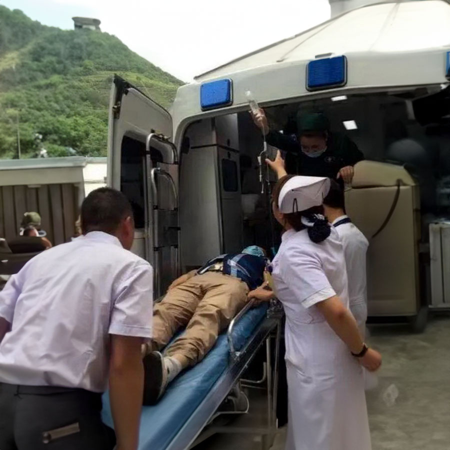 广东省广州医学院口腔医院私人救护车出租到中国人民解放军第二炮兵总医院病人转运救护车收费