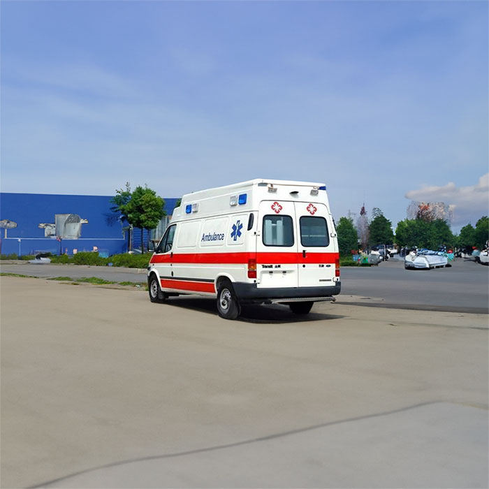 广东省汕头市中心医院出租急救车护送到克拉玛依市中心医院问一下出救护车一趟要多少钱