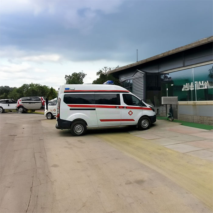 2025年深圳广东省深圳盐田私人救护车租车电话 医院救护车送回家多少费用病人长途转院多少钱